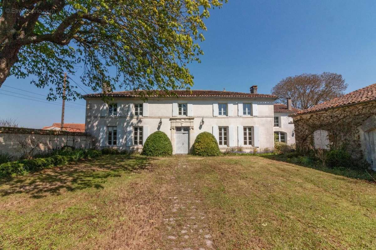 Maison à SEGONZAC