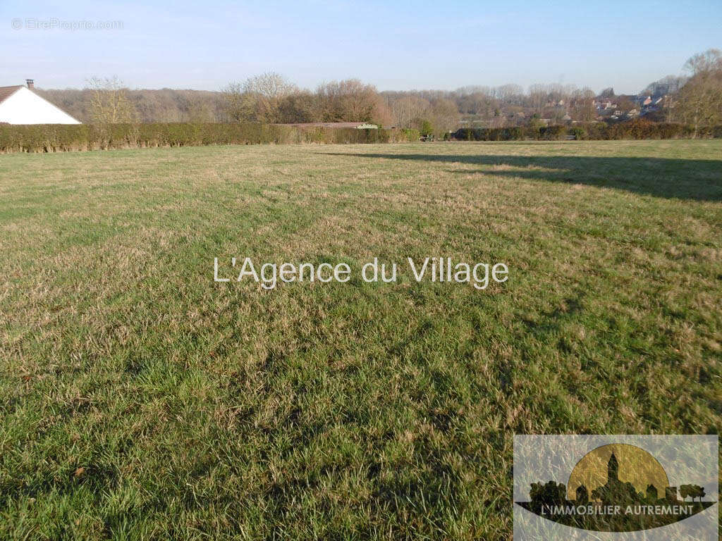 Terrain à AUNEUIL