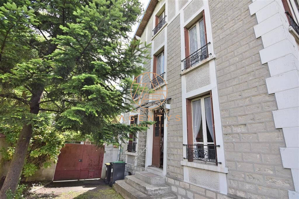Maison à SAINT-MAUR-DES-FOSSES