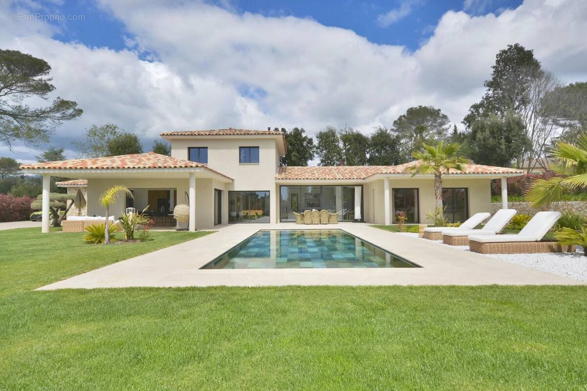 Maison à ROQUEFORT-LES-PINS