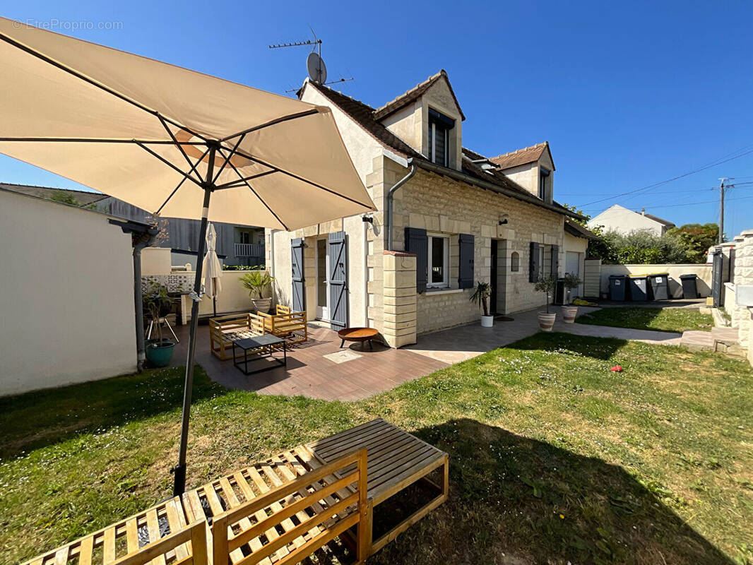 Maison à CHANTELOUP-LES-VIGNES