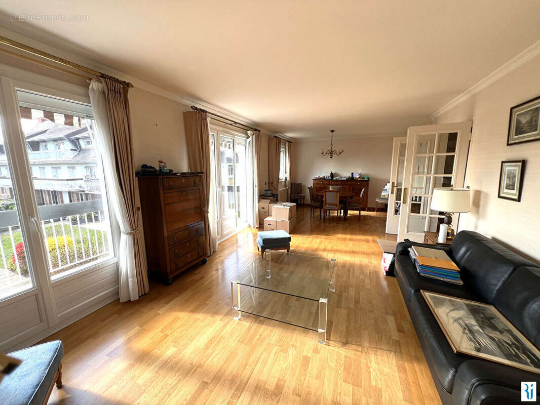 Appartement à LE MESNIL-ESNARD