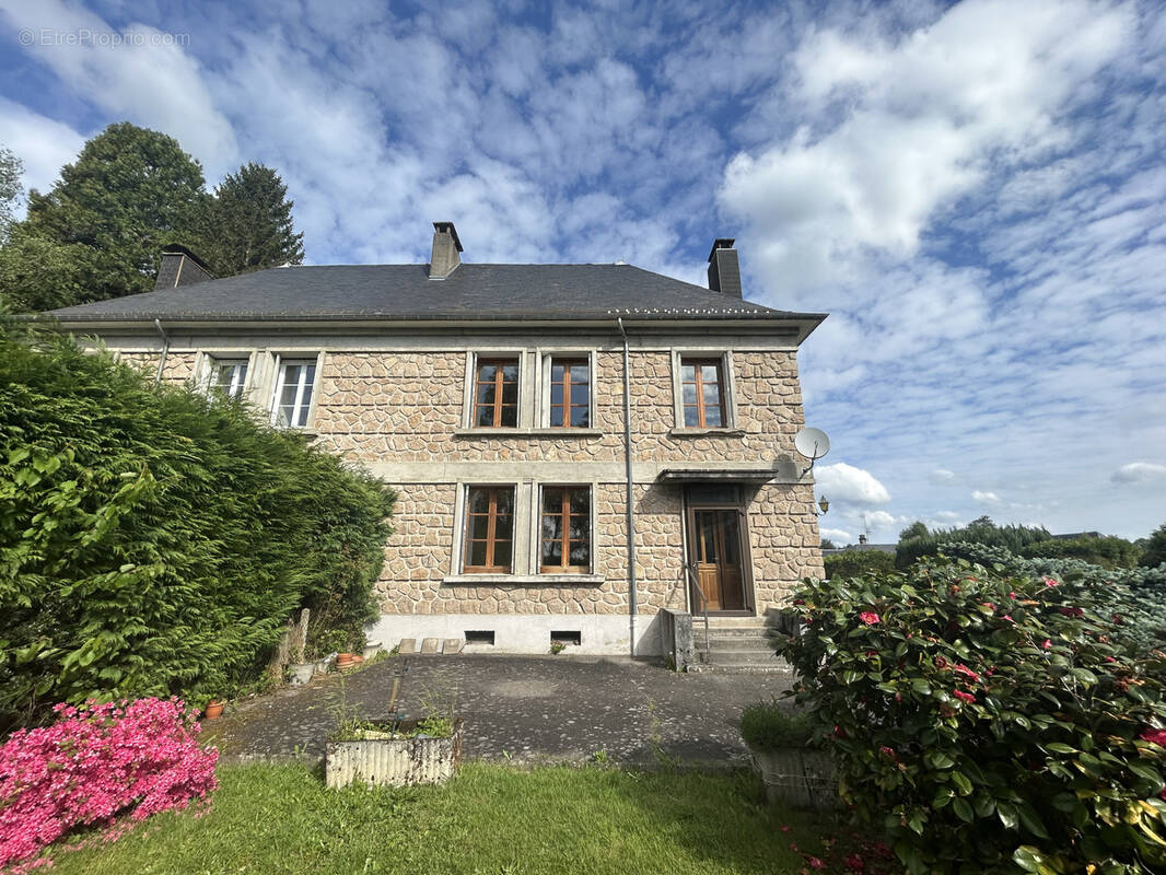 Maison à EGLETONS