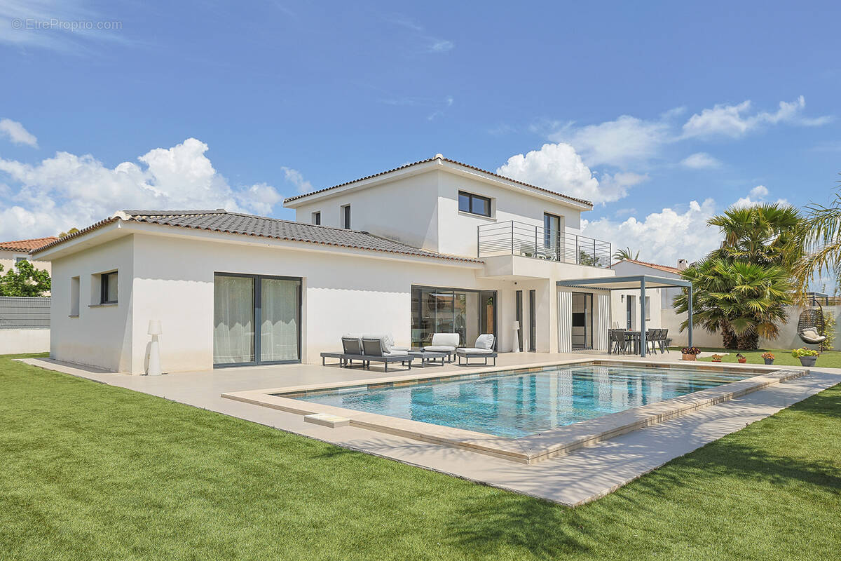 Maison à LA CRAU