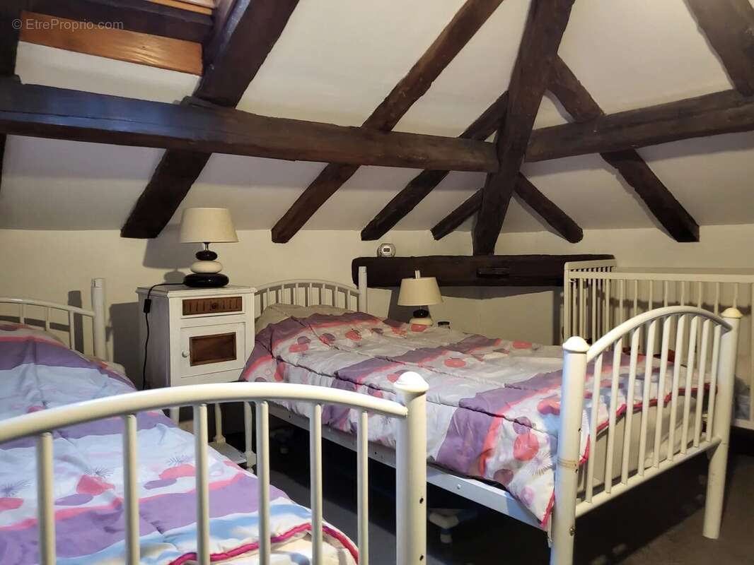 Appartement à JAVERLHAC-ET-LA-CHAPELLE-SAINT-ROBERT