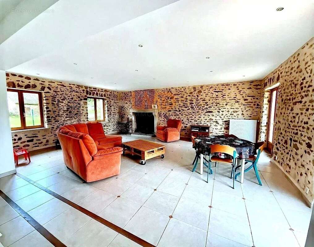 Maison à CHAILLAC