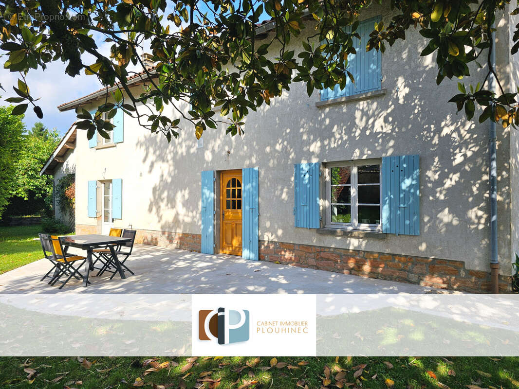 Maison à BAGE-LE-CHATEL