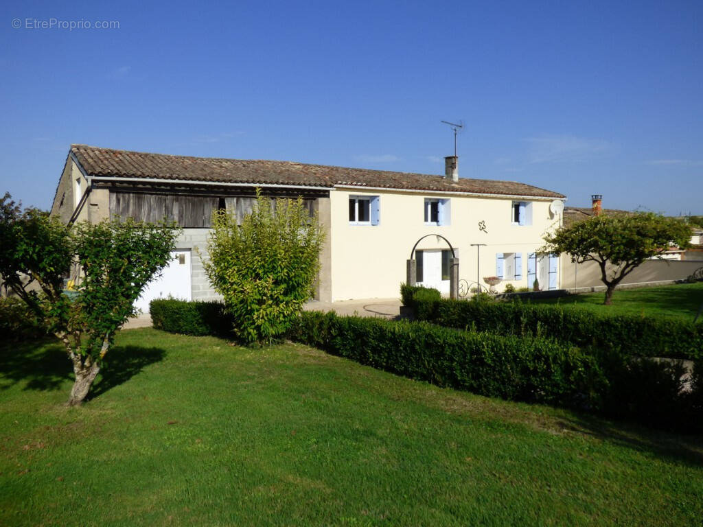 Maison à CHENAC-SAINT-SEURIN-D&#039;UZET