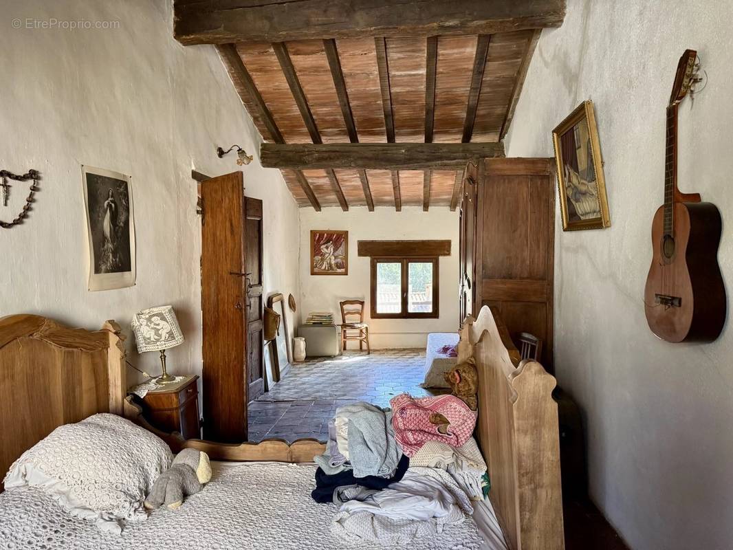 Maison à FEUILLA