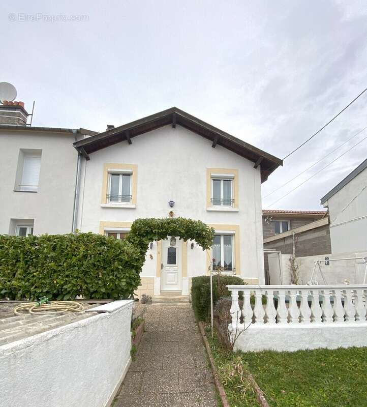 Maison à CHAMPIGNEULLES
