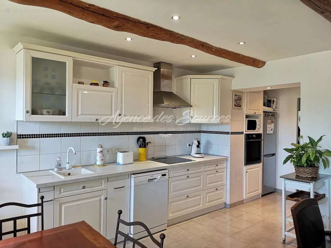 Appartement à VARAGES