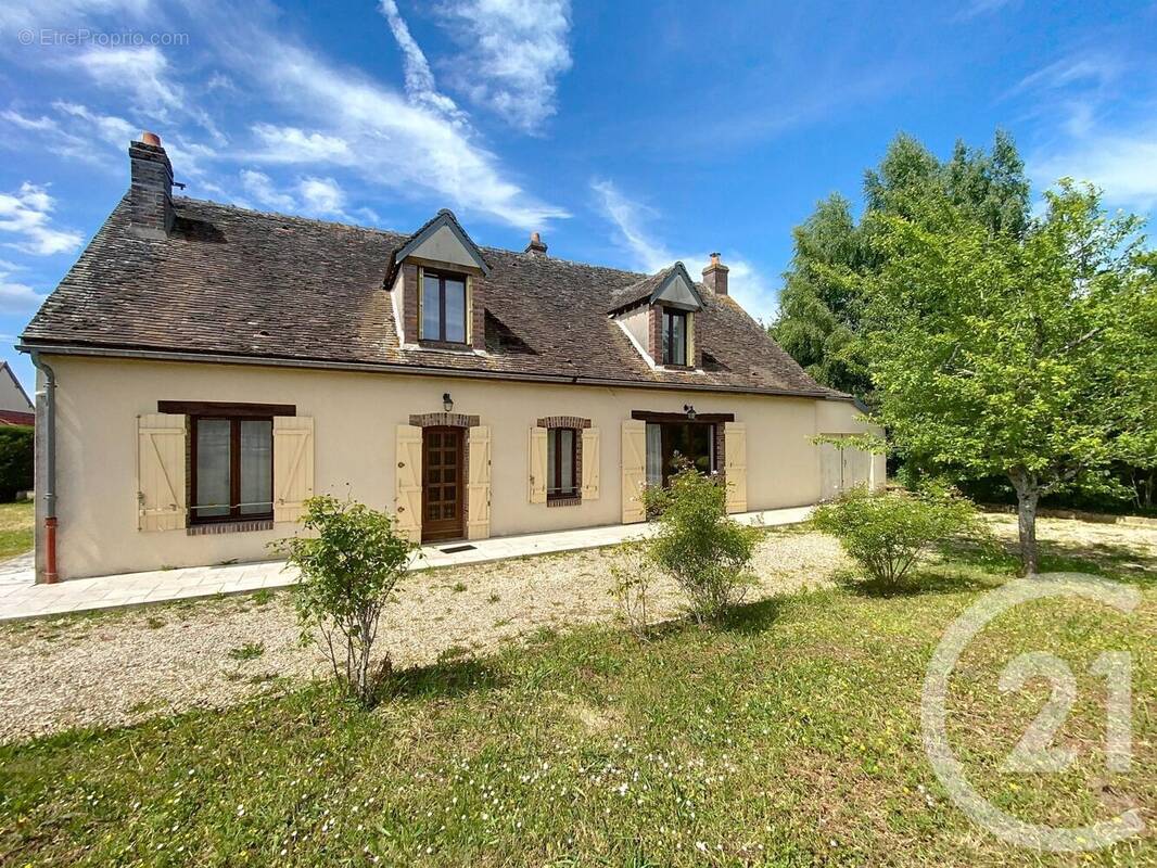 Maison à SAVIGNY-SUR-CLAIRIS