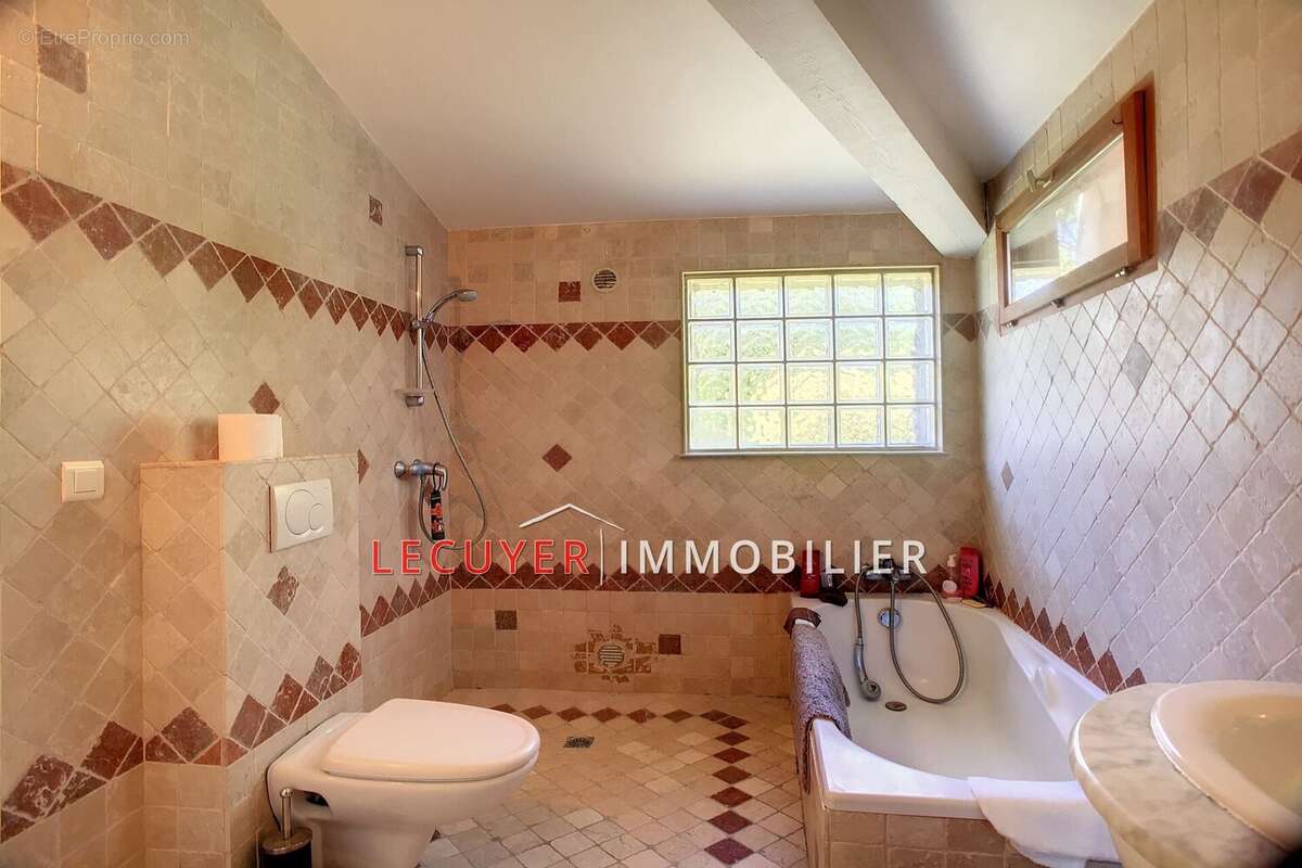 Appartement à VALLAURIS