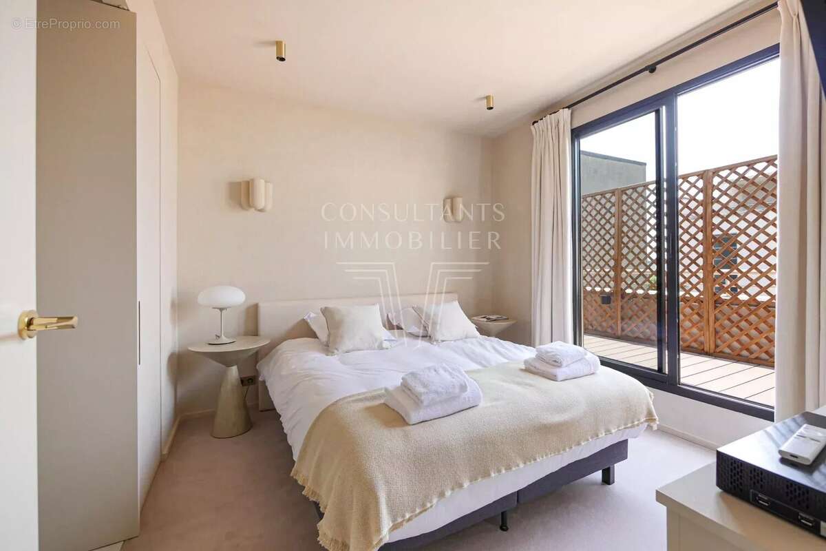 Appartement à PARIS-8E