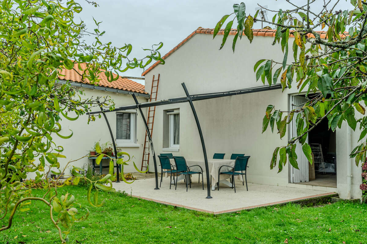 Maison à LA CHAPELLE-BASSE-MER
