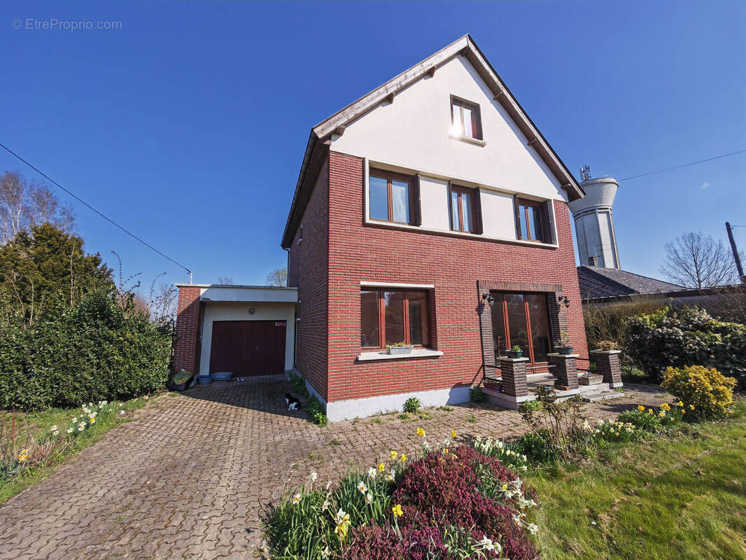 Photo 1 - Maison à LESTREM