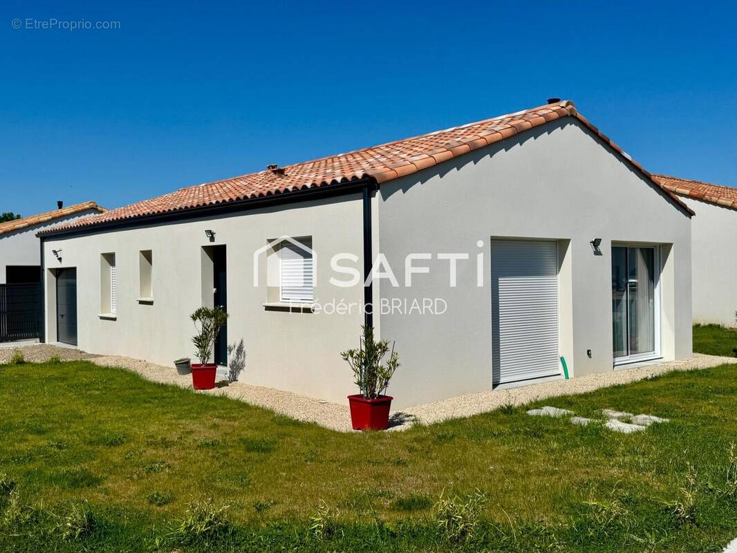 Photo 1 - Maison à VENANSAULT