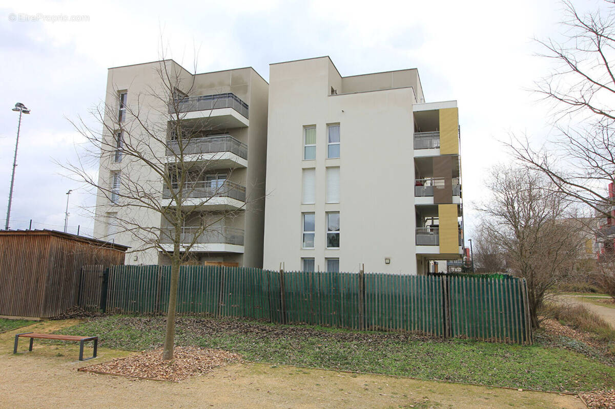 Appartement à MEYZIEU