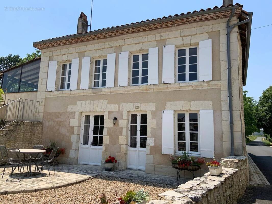Maison à AUBETERRE-SUR-DRONNE
