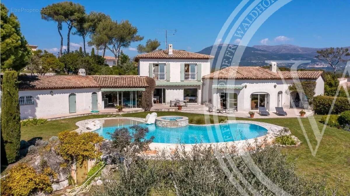 Maison à ROQUEFORT-LES-PINS