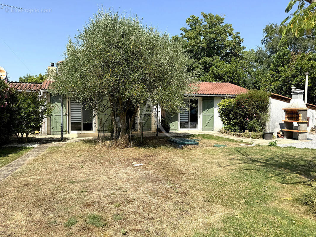 Maison à LE GIVRE