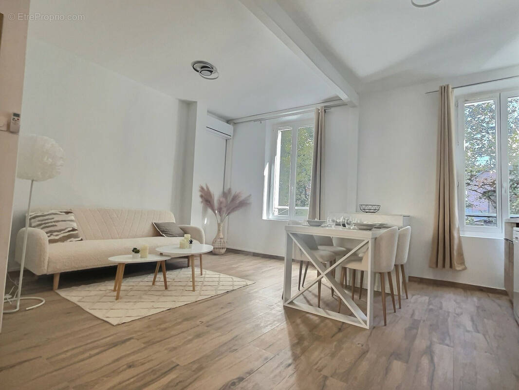 Appartement à LA LONDE-LES-MAURES