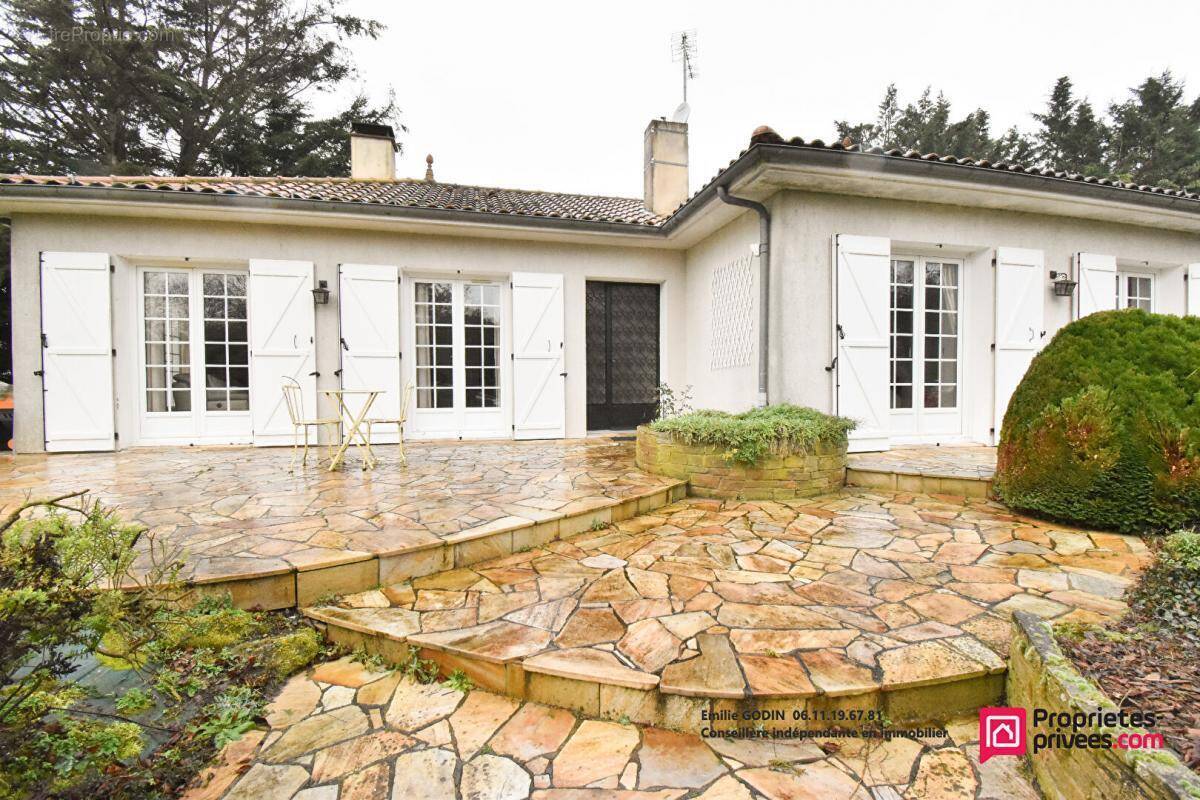Maison à YZERNAY