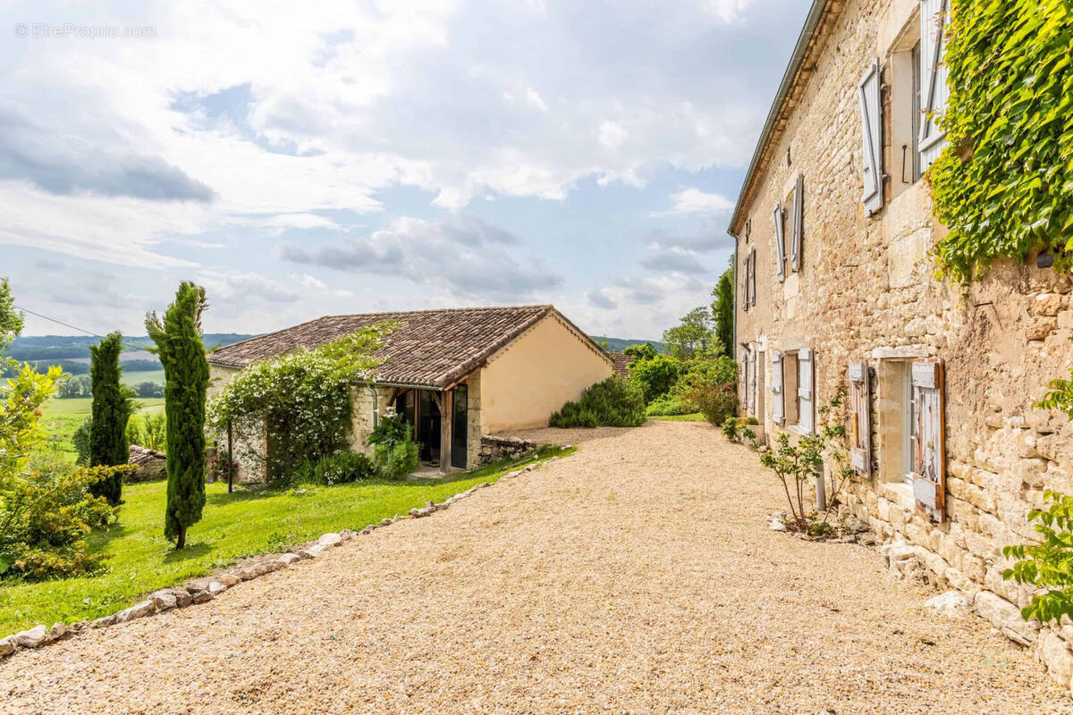 Maison à MONTCUQ
