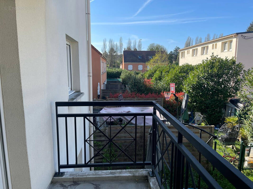 Appartement à VAUJOURS