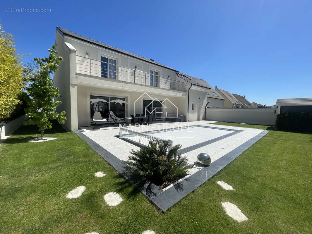 Maison à CLAYE-SOUILLY
