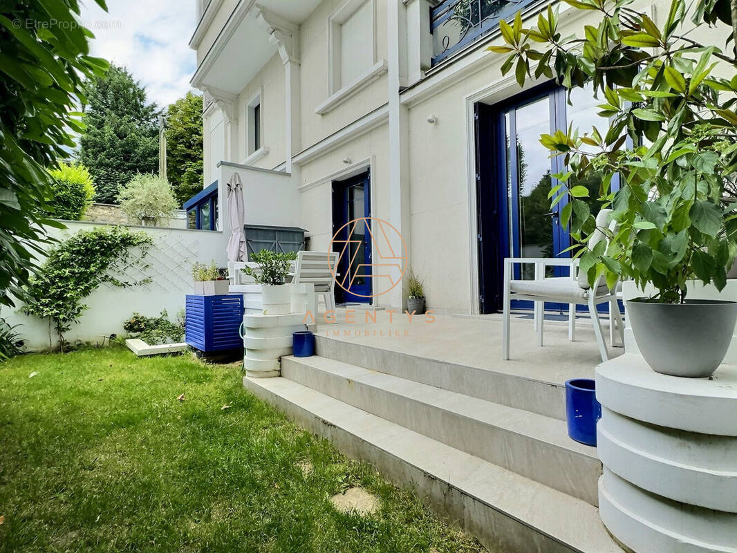 Appartement à SAINT-MAUR-DES-FOSSES