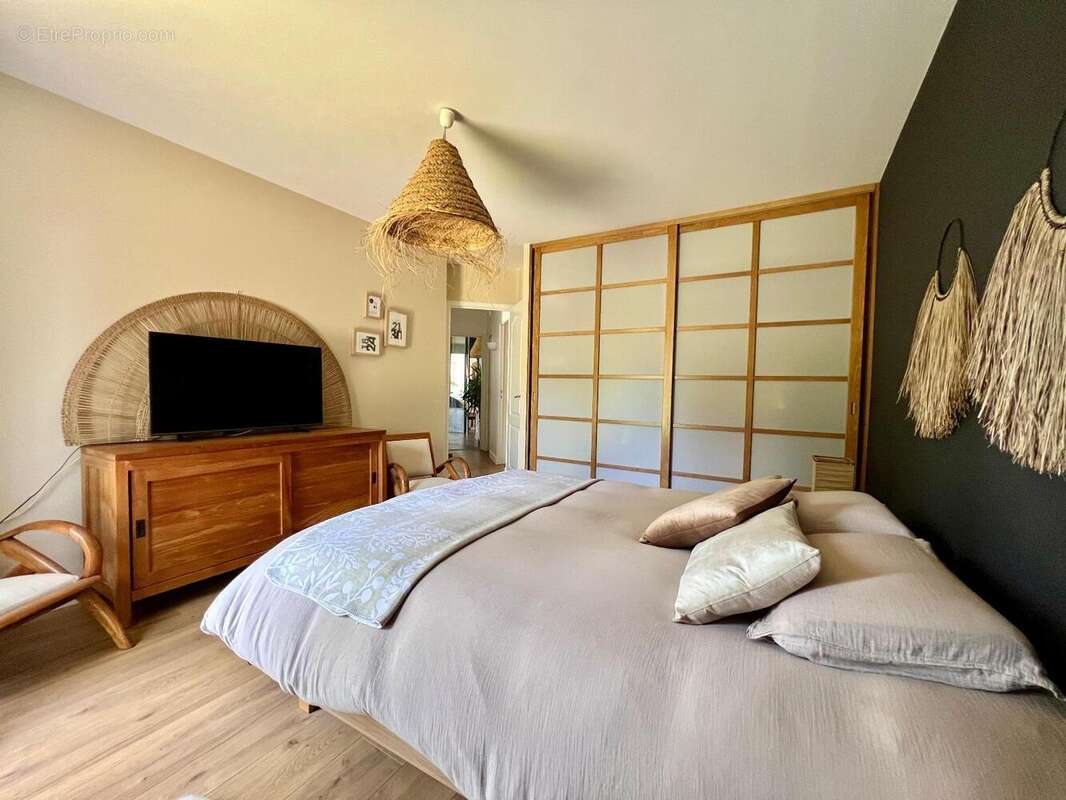   - Maison à ECOUFLANT