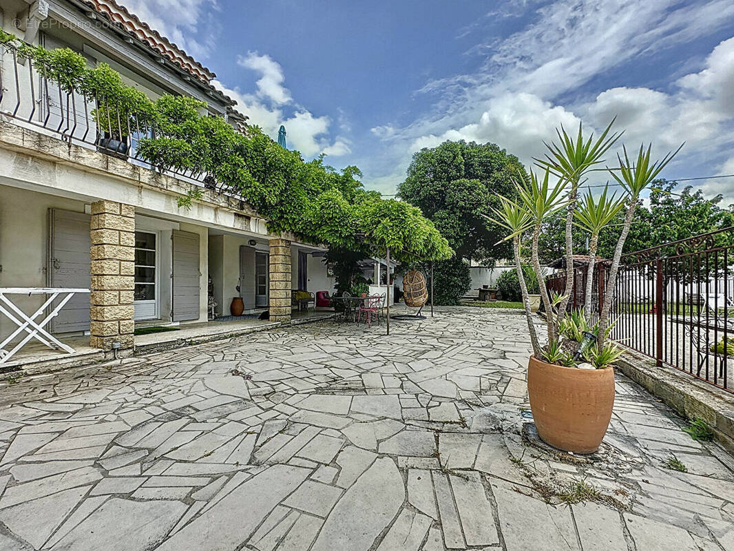 Maison à MORIERES-LES-AVIGNON