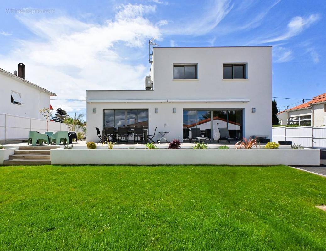 Maison à VAUX-SUR-MER