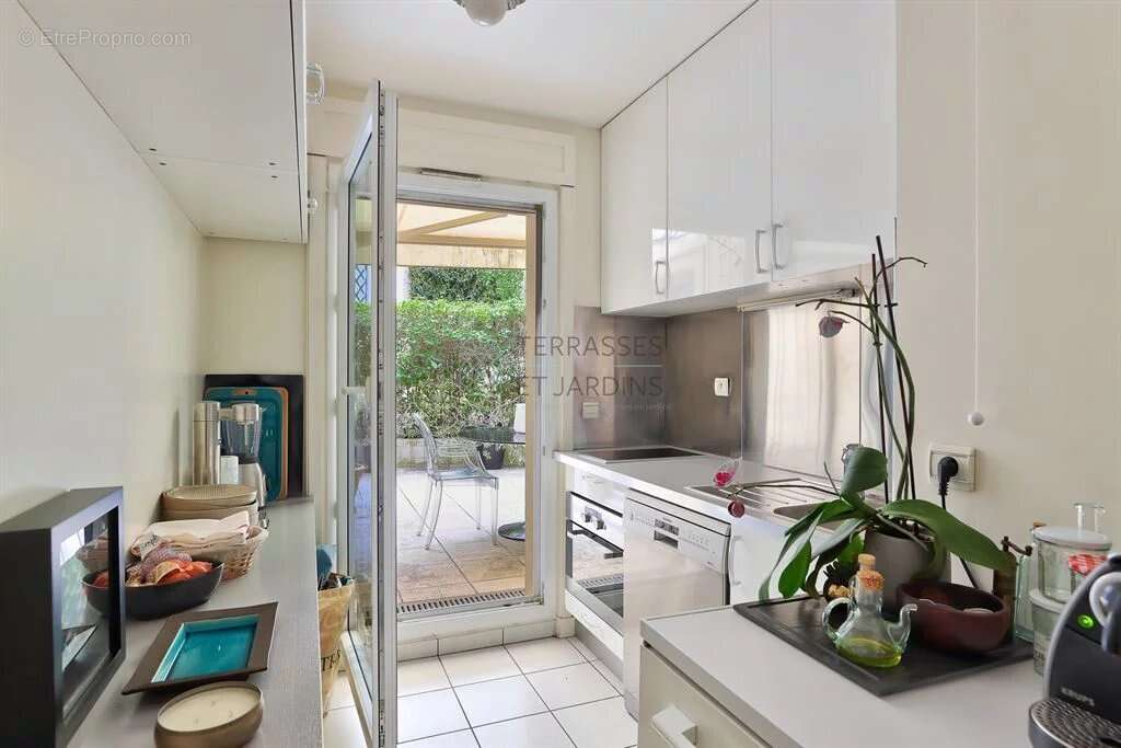 Appartement à PARIS-1E