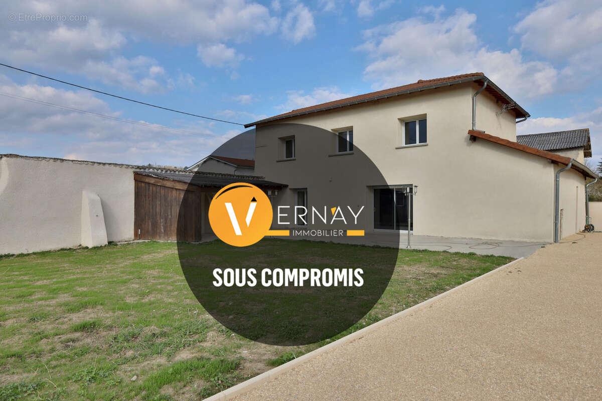 Maison à LUZINAY