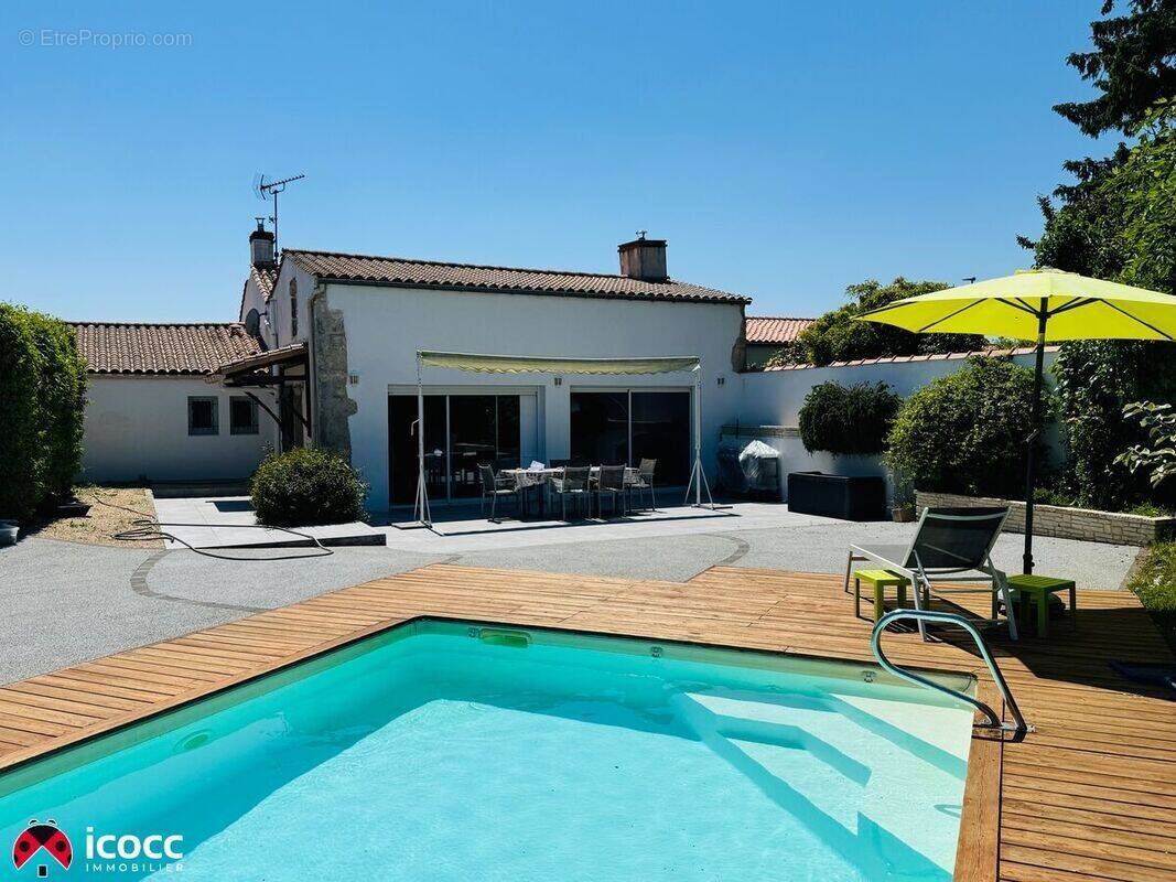 Maison à LES MAGNILS-REIGNIERS