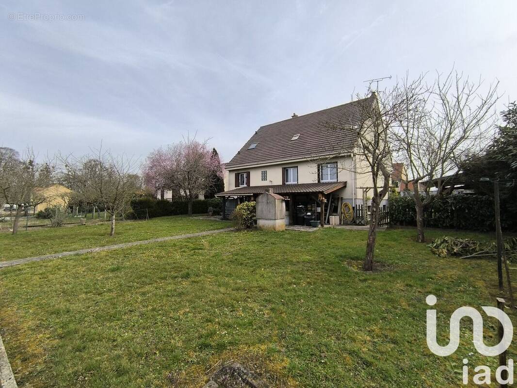 Photo 1 - Maison à LA CHAPELLE-EN-SERVAL