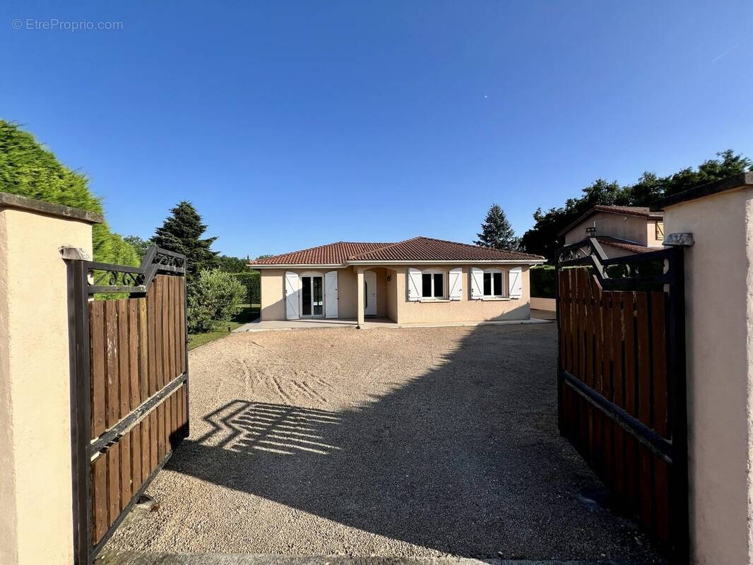 Maison à JONS