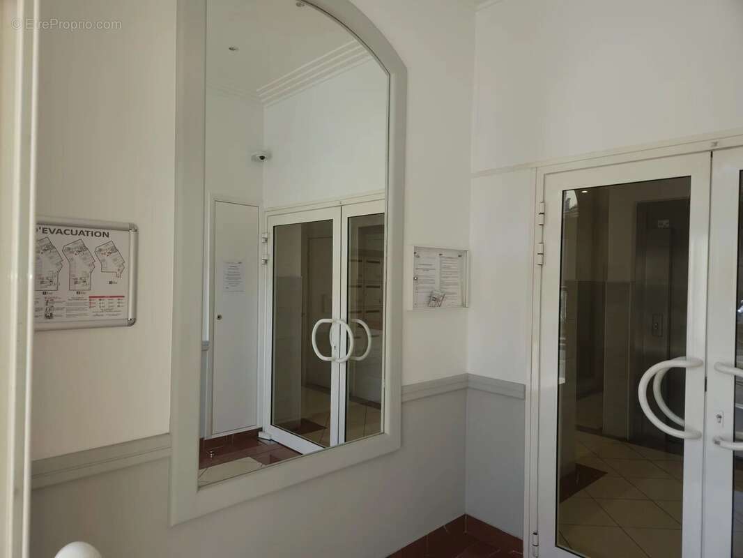 Appartement à SAINT-LAURENT-DU-VAR