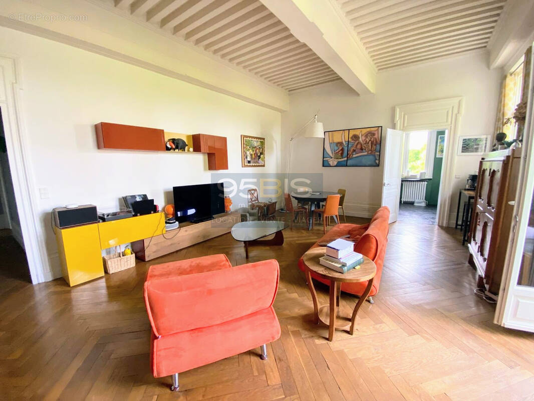 Appartement à COLLONGES-AU-MONT-D&#039;OR