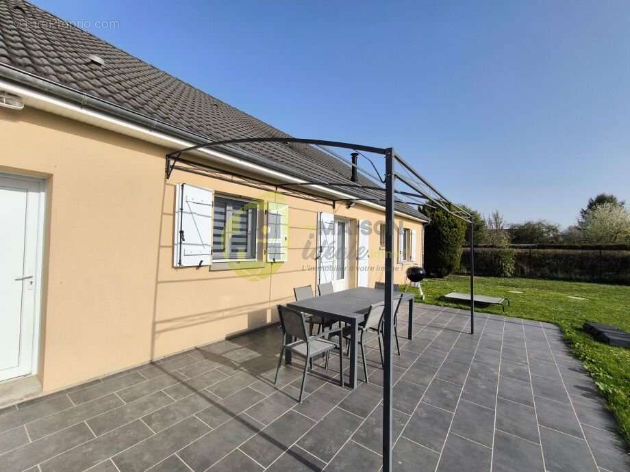 Maison à AVORD