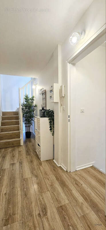 Appartement à CHATEL-SAINT-GERMAIN