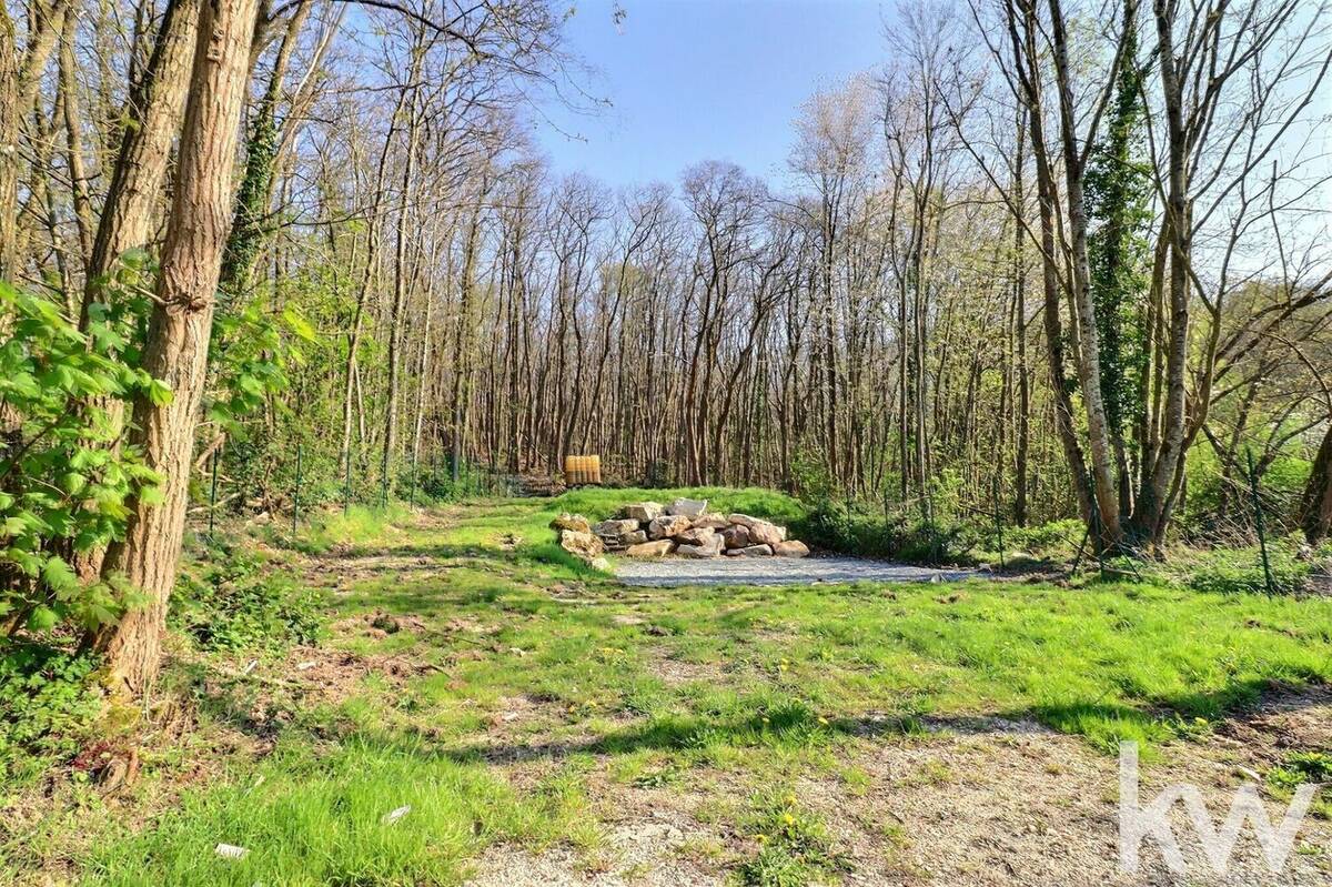 Terrain à LES CLAYES-SOUS-BOIS