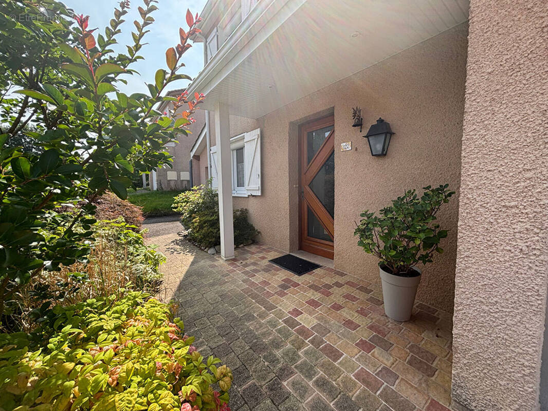 Maison à SAINT-DENIS-LES-BOURG