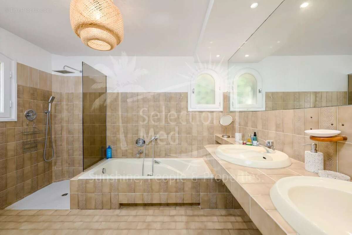 Maison à MOUGINS