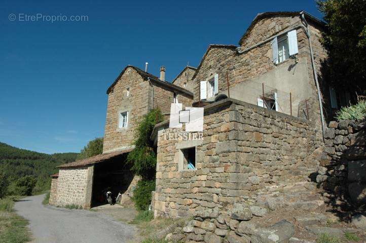 Maison à SAINT-PIERRE-SAINT-JEAN