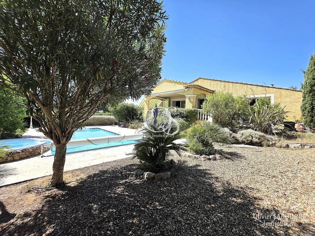 Maison à ROQUEBRUNE-SUR-ARGENS