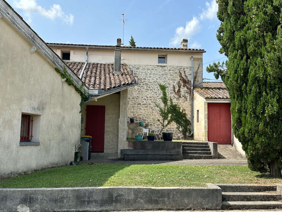 Terrain à FRONSAC