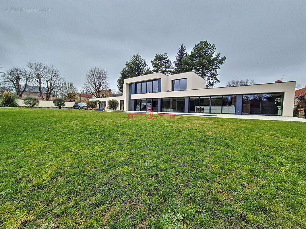 Maison à GUEUX